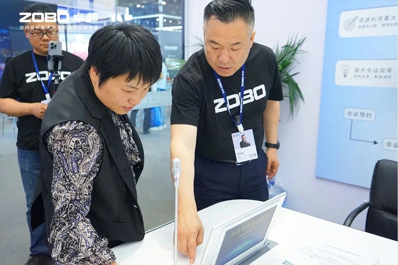 1聚焦展会盛况丨北京infocomm展 ZOBO卓邦展会第二天 热度依旧不减 好评如潮